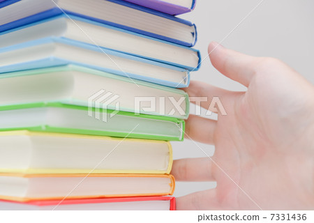 A large number of books 7331436