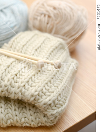 Knitting image Knitting image 7331473