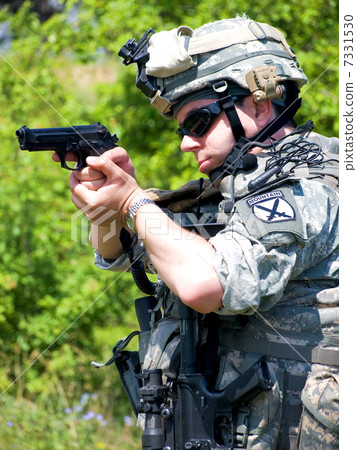 Soldier aiming his gun Soldier aiming his gun 7331530