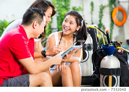 Dive master and students in Asian diving school Dive master and students in Asian diving school 7332048