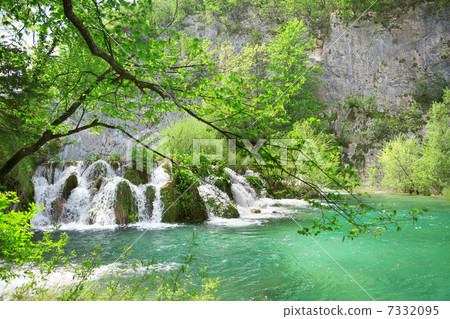 Beautiful cascades in Plitvice national park 7332095
