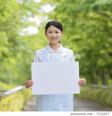 公園女性照顧者 7332917