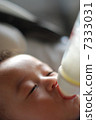 Baby drinking milk 7333031