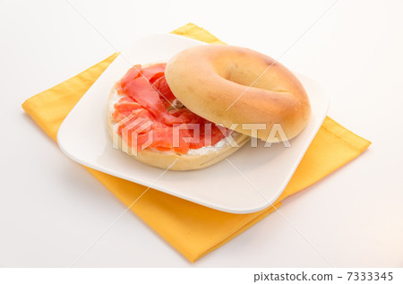 百吉餅三明治（煙熏三文魚） 7333345