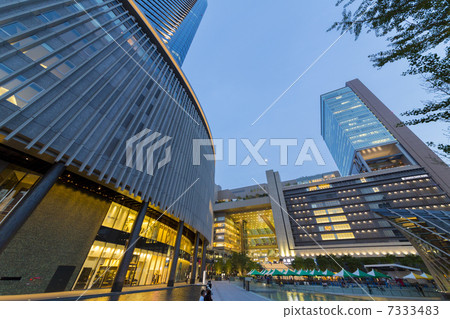 盛大前面大阪晚上視圖 盛大前面大阪晚上視圖 7333483