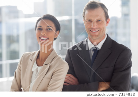 Laughing colleagues in office 7334938