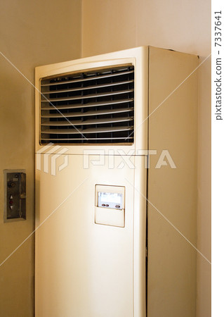 Hanging type air conditioning inside the building Hanging type air conditioning inside the building 7337641