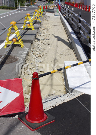 Sidewalk construction 7337706