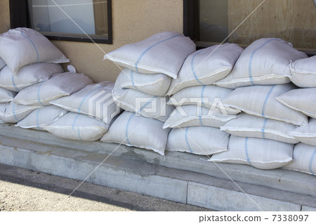 Soil accumulated on the eaves of the store 7338097