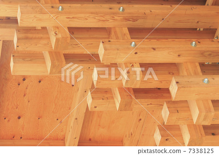 木製建築的天花板木結構 木製建築的天花板木結構 7338125