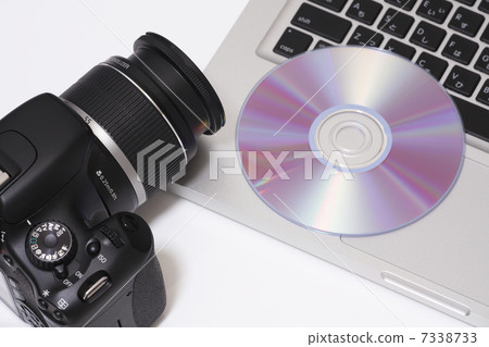 數碼相機和筆記本電腦 7338733