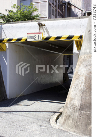 鐵路衛隊下的道路 7338748