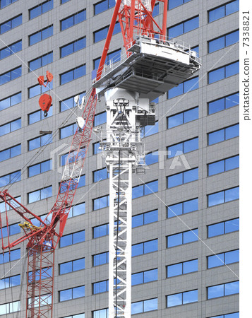 起重機和摩天大樓 7338821