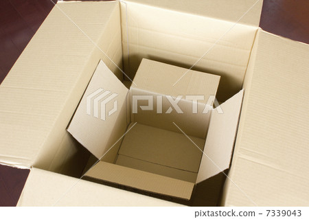 空盒子的紙板 7339043