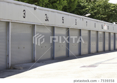 Car rental garage 7339358