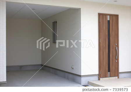 Building selling new housing 7339573