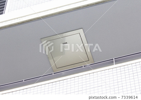 大廈陽台的疏散艙口 7339614