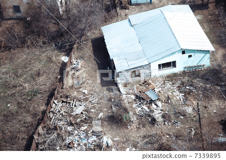 Building and rubbish Building and rubbish 7339895