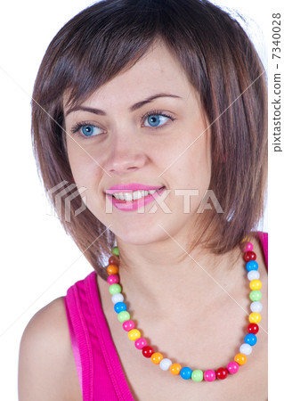 beautiful brunette smiling 7340028