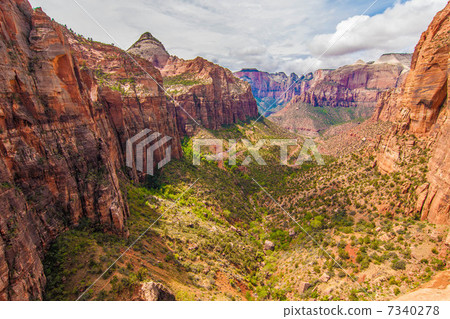 Scenery from Zion National Park Canyon Overlook Trail 7340278