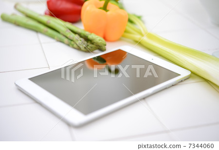Tablet PC in the kitchen 7344060