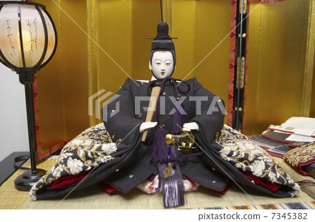 “希娜曼”前面的男子小雞全身 7345382