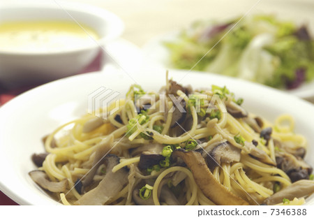 Mushrooms Spaghetti 7346388