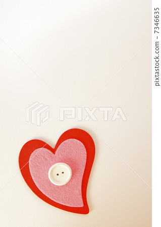Heart shaped quilt and button 7346635