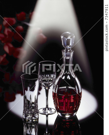 採取聚光燈的開膛手和玻璃 7347911