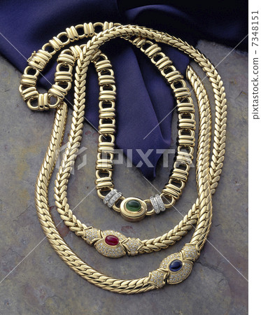 意大利鏈顯示在大理石上 7348151