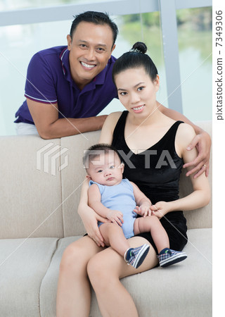 Happy family 7349306
