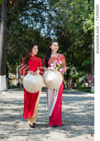 Summer walking 7349880