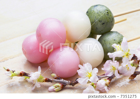 Three-color dumplings 7351275