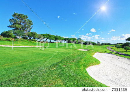 A luxury golf course for summer vacations. 7351889