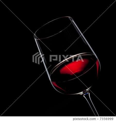 red wine in glass isolated on black 7356999