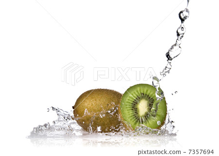 Water splash on kiwi isolated on white 7357694