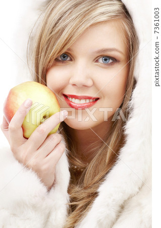lovely blond in fur with apple 7361003