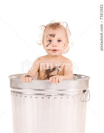 baby in trash can 7361081