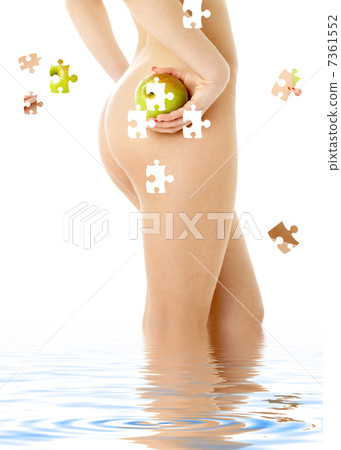 naked woman with green apple 7361552