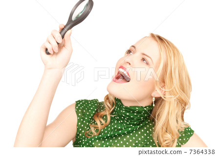 woman with magnifying glass 7364338