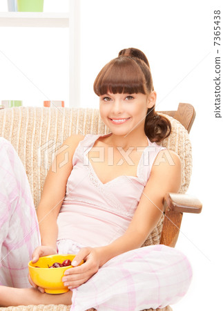 woman with cherries 7365438