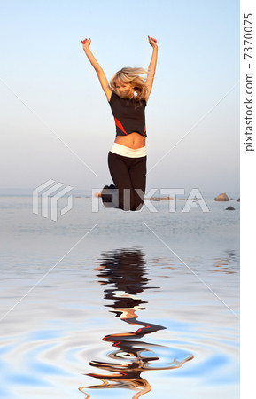 jump over water 7370075