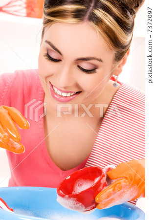 housewife washing dish housewife washing dish 7372097