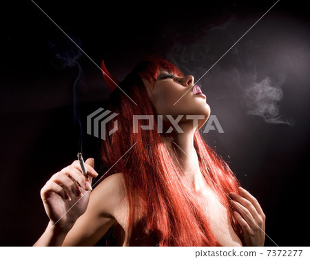 smoking devil 7372277
