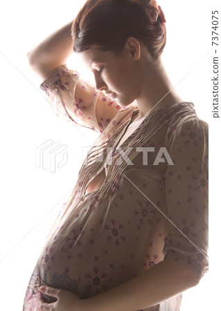pregnant woman pregnant woman 7374075