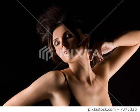woman in black 7375326
