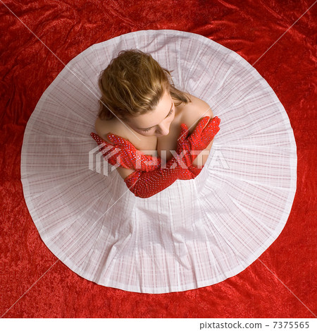 white circle 7375565