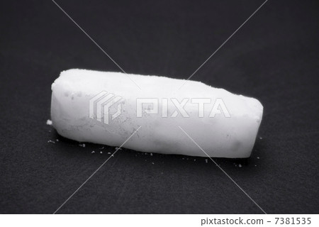 dry ice  7381535