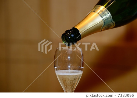 一杯香檳 7383096