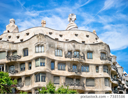 Casa Mila La Pedrera builbing 7385586
